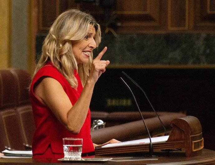 La vicepresidenta segunda, Yolanda Díaz, interviene durante las interpelaciones en una sesión plenaria en el Congreso de los Diputados, a 12 de junio de 2024.