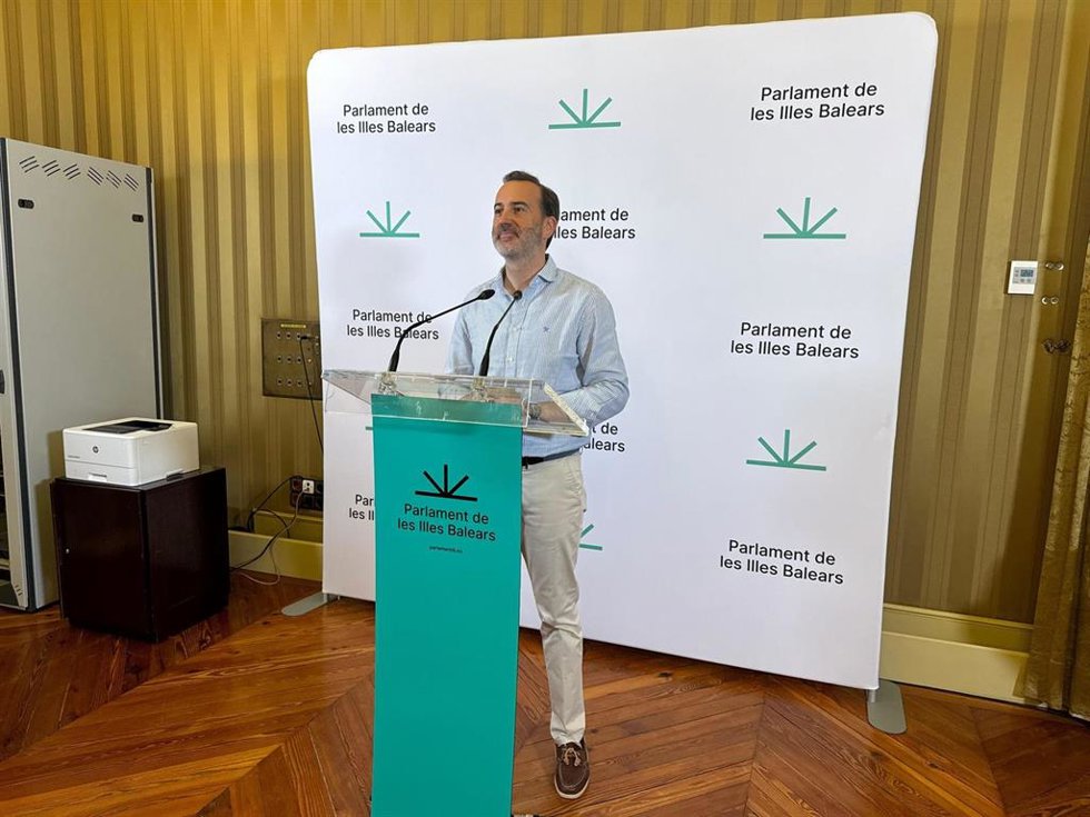 El presidente del Parlament, Gabriel Le Senne, en rueda de prensa.