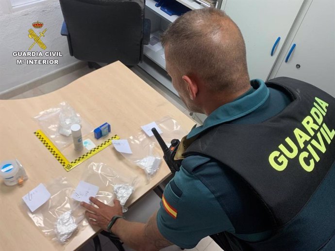 La Guardia Civil interviene a un conductor más de 500 gramos de cocaína en Gibraleón (Huelva).