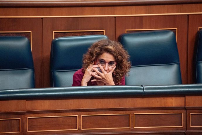 La vicepresidenta primera del Gobierno, ministra de Hacienda y vicesecretaria general del PSOE, María Jesús Montero, durante una sesión plenaria, en el Congreso de los Diputados, a 11 de junio de 2024, en Madrid (España). 