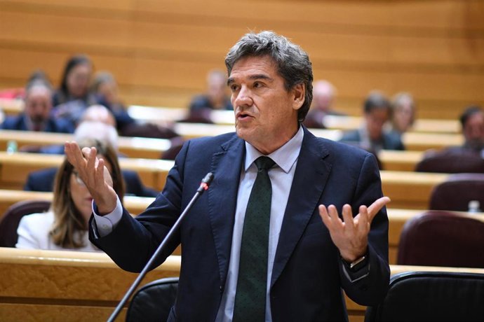 El ministro para la Transformación Digital y de la Función Pública, José Luis Escrivá, durante una sesión de control al Gobierno en el Senado.