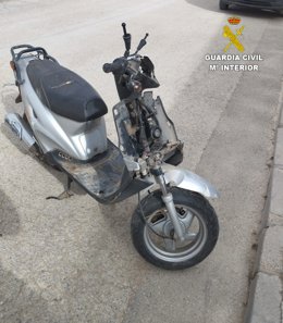 Ciclomotor robado por tres jóvenes en Tarancón.