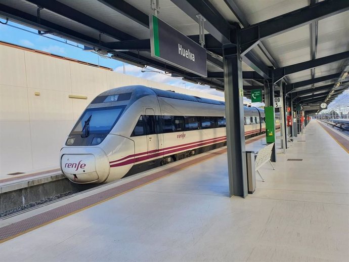 Tren en la estación de Huelva.