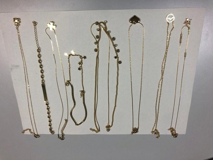 Collares robados por la supuesta ladrona.
