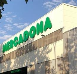 Archivo - Uno de los supermercados de Mercadona en Valladolid.