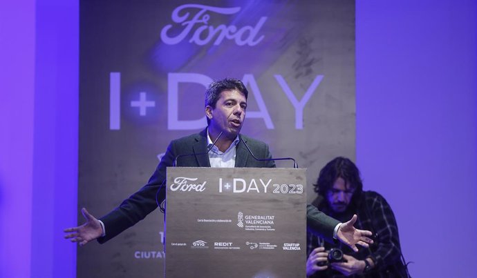 Archivo - El president de la Generalitat, Carlos Mazón, interviene durante la inauguración de la jornada I+DAY 2023