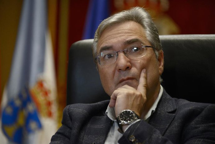 Archivo - El presidente de la Diputación de Ourense, Luis Menor.
