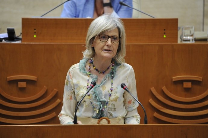 La consejera de Cultura, Turismo, Jóvenes y Deportes, Victoria Bazaga, en su comparecencia en la Asamblea para informar sobre políticas de fomento de la lectura en Extremadura