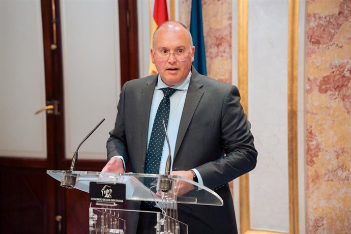 El portavoz del PP, Miguel Tellado, durante una rueda de prensa en el Congreso de los Diputados, a 13 de junio de 2024, en Madrid (España). El Congreso debate hoy las enmiendas a la totalidad de devolución planteadas por los grupos Junts per Catalunya y