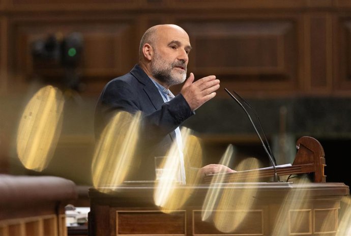 El diputado del BNG en el Congreso, Néstor Rego, interviene  durante una sesión plenaria, en el Congreso de los Diputados, a 11 de junio de 2024, en Madrid (España). 