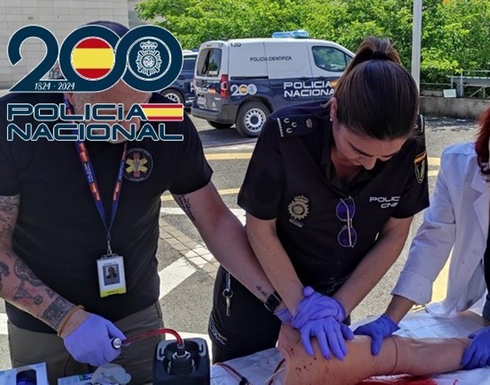 Formación de primeros auxilios de agentes de la Policía Nacional.