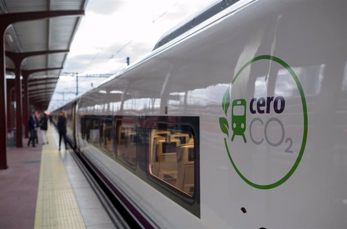 Tren de alta velocidad de Renfe en imagen de archivo.