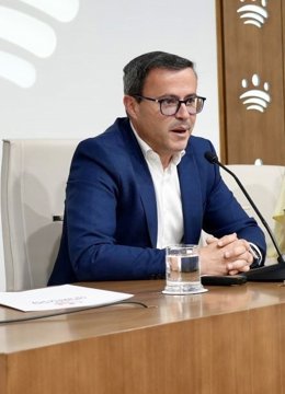 El presidente de la Diputación de Badajoz, Miguel Ángel Gallardo, en la rueda de prensa de presentación del Plan de Empleo provincial