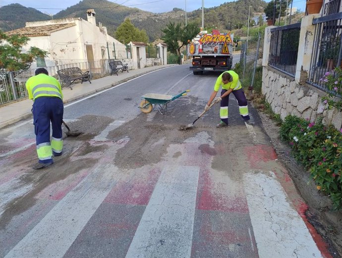 La Diputación de Alicante realiza más de 20 intervenciones por desprendimientos y arrastres en carreteras por lluvias