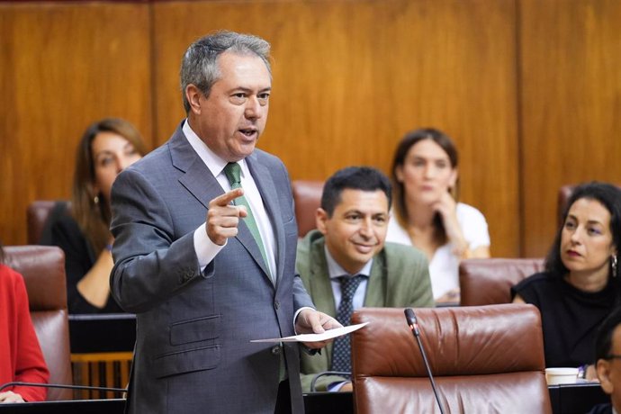 El secretario general del PSOE A, Juan Espadas, interviene en la segunda jornada del Pleno del Parlamento andaluz. A 13 de junio de 2024, en Sevilla (Andalucía, España). Segunda jornada de Pleno, con Sesión de Control al Gobierno y preguntas de los grupos