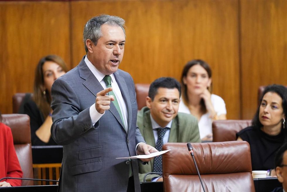 El secretario general del PSOE A, Juan Espadas, interviene en la segunda jornada del Pleno del Parlamento andaluz. A 13 de junio de 2024, en Sevilla (Andalucía, España). Segunda jornada de Pleno, con Sesión de Control al Gobierno y preguntas de los grup