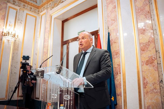 El portavoz del PP, Miguel Tellado, en una rueda de prensa en el Congreso 