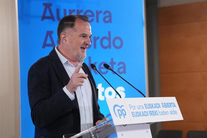 Archivo - El expresidente del PP vasco y exeurodiputado, Carlos Iturgaiz, interviene durante una jornada del PP vasco sobre las perspectivas para una sociedad competitiva en Euskadi, en el Hotel Amara, a 16 de marzo de 2024, en San Sebastián, Guipúzcoa,
