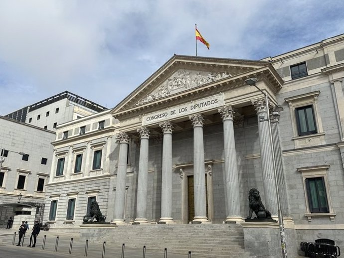 Archivo - Puerta de los leones del Congreso