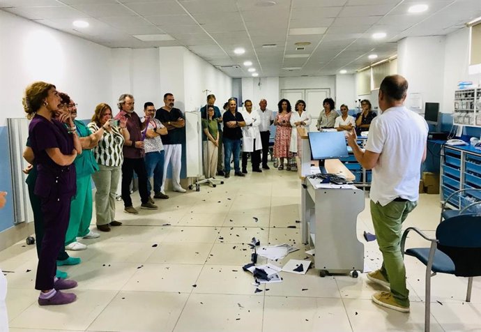 Profesionales sanitarios durante un simulacro sobre agresiones en el Hospital de Puerto Real (Cádiz).