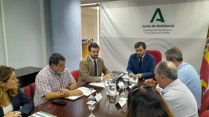 El director general de Infraestructuras del Agua, Álvaro Real, y el delegado territorial de Agricultura, Pesca, Agua y Desarrollo Rural, Francisco Moreno, reunido con la AGI.