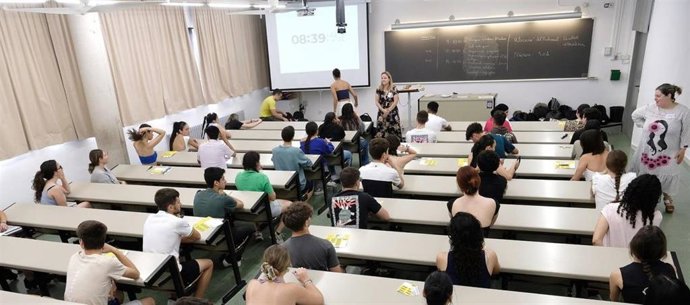 Estudiantes catalanes durante los exámenes de selectividad