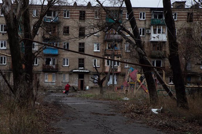 Archivo - Imagen de archivo de una calle de Donetsk.