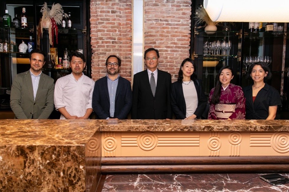 El equipo de Nomo junto con la Embajada del Japón en España y la Fundación Japón