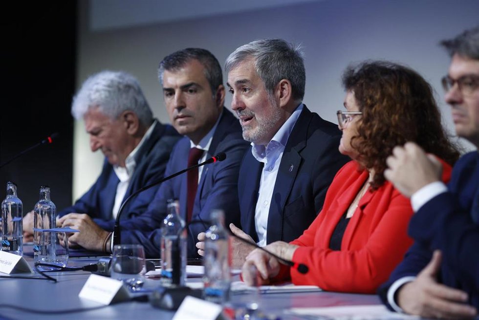Fernando Clavijo y Manuel Domínguez en la inauguración de Encuentros de Mercados Tradicionales
