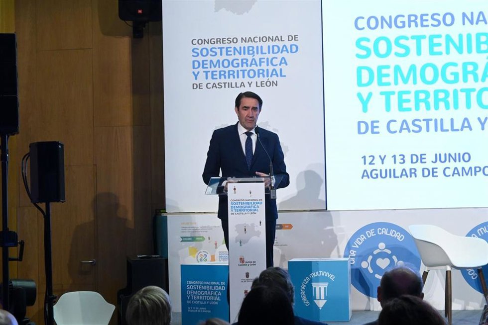 El consejero de Medio Ambiente, Vivienda y Ordenación del Territorio, Juan Carlos Suárez-Quiñones, en su participación en el Congreso Nacional de Sostenibilidad Demográfica.