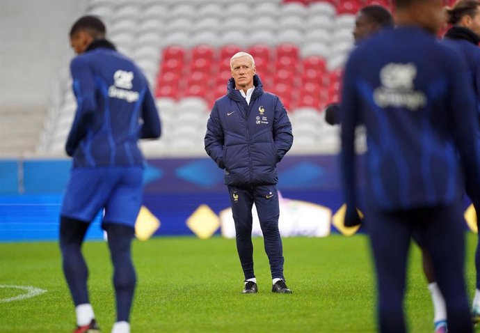 Archivo - El seleccionador de Francia, Didier Deschamps, en un entrenamiento.