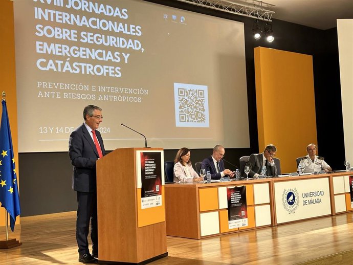 El presidente de la Diputación de Málaga, Francisco Salado, ha participado en el acto de inauguración de las XVIII Jornadas Internacionales sobre Seguridad, Emergencias y Catástrofes.