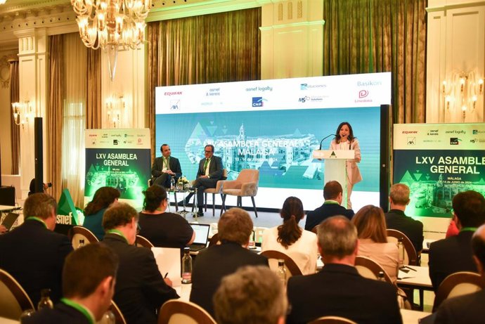 La delegada del Gobierno andaluz en Málaga, Patricia Navarro, ha valorado este jueves la apuesta de la Junta de Andalucía por conseguir un sistema fiscal 'amable' que permita activar el consumo y ayudar a las familias.