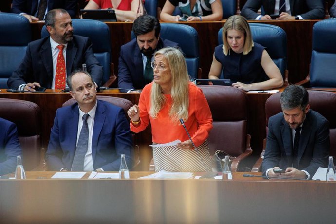 La consejera de Economía, Hacienda y Empleo, Rocío Albert, interviene durante el pleno en la Asamblea de Madrid, a 6 de junio de 2024, en Madrid (España). 