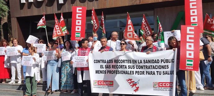 Concentración de CCOO en el Hospital de Linares