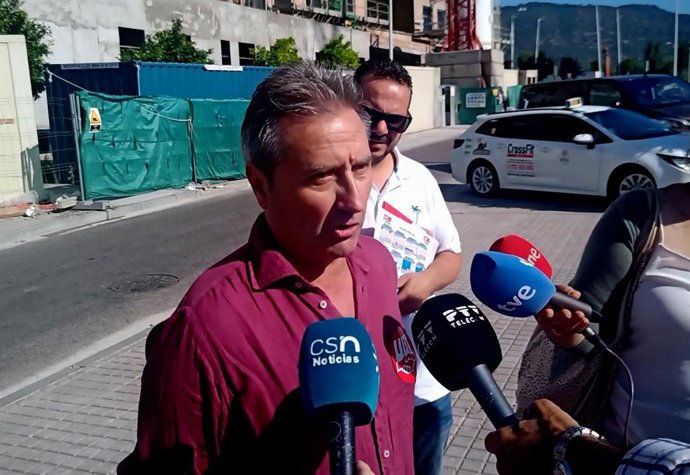 El secretario de Acción Sindical de UGT-FICA Córdoba, Antonio Lopera, atiende a los medios.