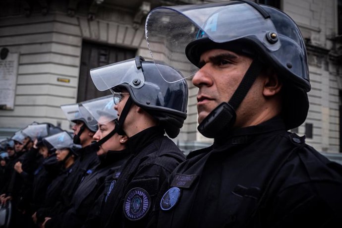 Archivo - May 1, 2024, Buenos Aires, Buenos Aires, Argentina: During the event, held mostly on the Plaza de Mayo, the Ministry of National Security, headed by Patricia Bullrich, mounted a new provocation. Dozens of Gendarmerie troops completely cut off 