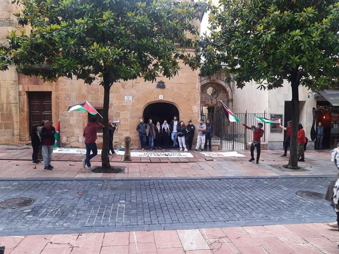 Protesta en apoyo de Palestina frente al Rectorado