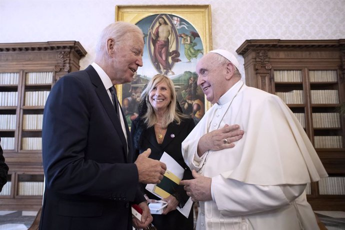 Archivo - El presidente de Estados Unidos, Joe Biden, y el Papa Francisco.