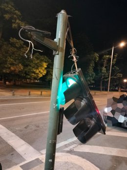 Estado del semáforo contra el que chocó el conductor denunciado.