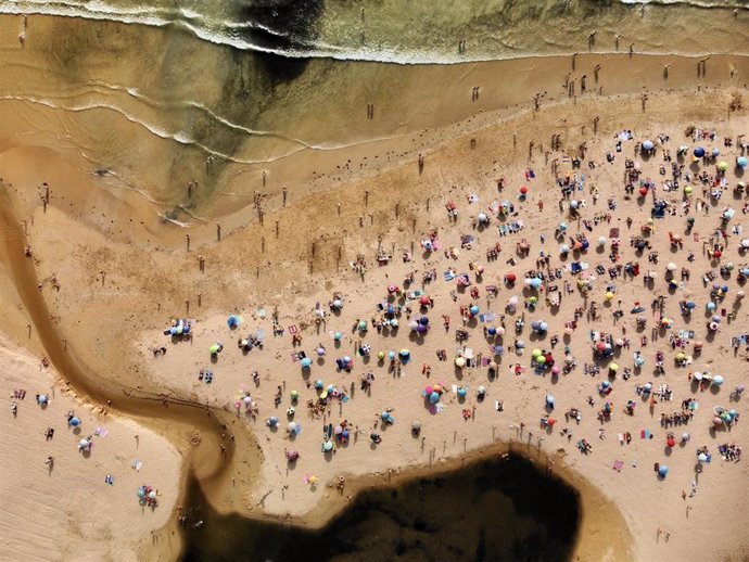 Archivo - Imagen aérea de la playa de Panxón, a 22 de agosto de 2023, en Nigrán, Pontevedra