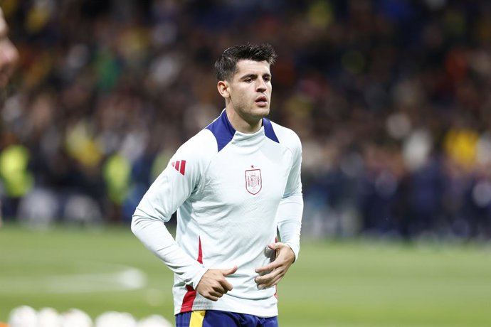 Archivo - Alvaro Morata of Spain warms up during the international friendly football match played between Spain and Brazil at Santiago Bernabeu stadium on March 26, 2024, in Madrid, Spain.