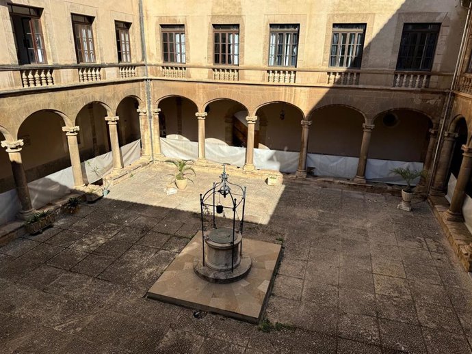Patio de Montesión.