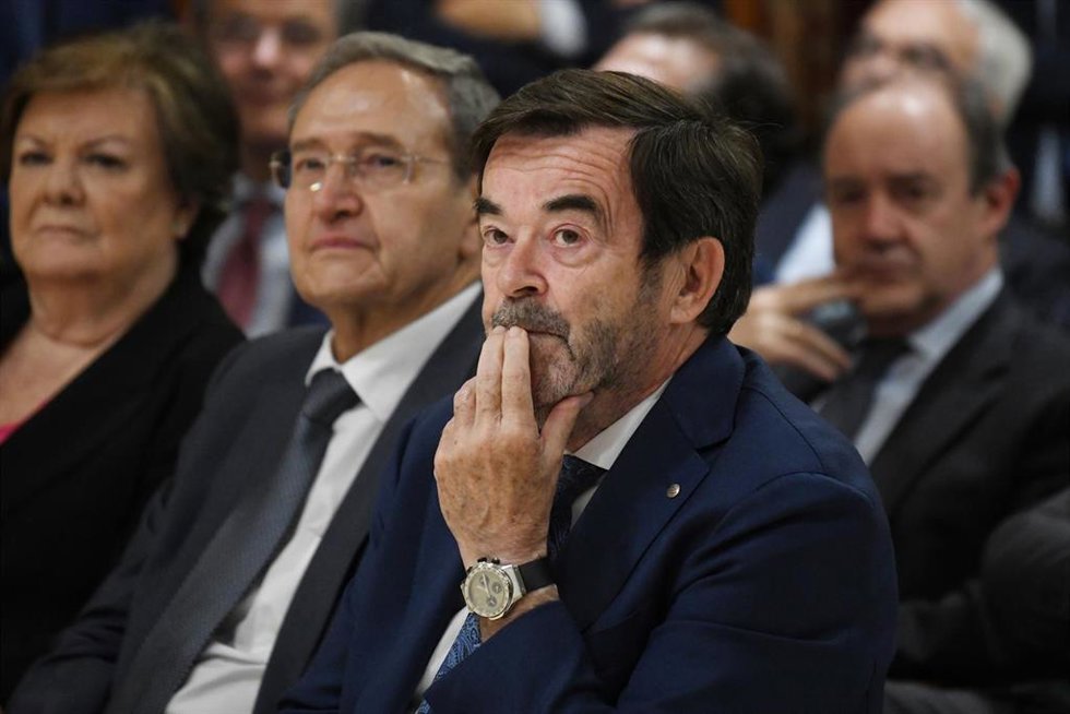 El presidente del Tribunal Supremo, Francisco Marín (i) y el presidente del Consejo General del Poder Judicial, Vicente Guilarte (d), durante la entrega de la XIII Edición de los Premios Puñetas de ACIJUR, en la Asociación de la Prensa de Madrid, a 10 d