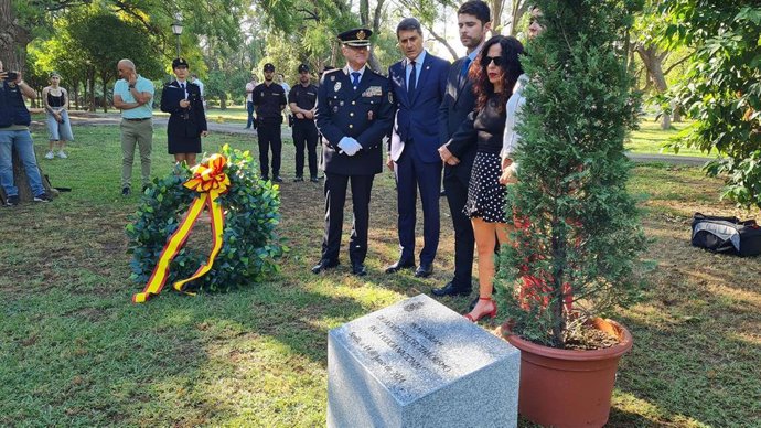 El delegado del Gobierno en Andalucía, Pedro Fernández, en el acto de homenaje a los policías nacionales asesinados por el terrorismo celebrado en el Parque de los Príncipes de Sevilla.