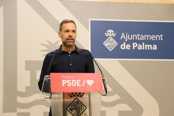 El portavoz del PSIB de Palma, Francisco Ducrós, en una rueda de prensa.