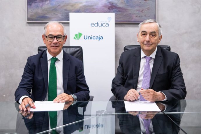 El CEO de Unicaja, Isidro Rubiales, y el director general de Funcas, Carlos Ocaña.