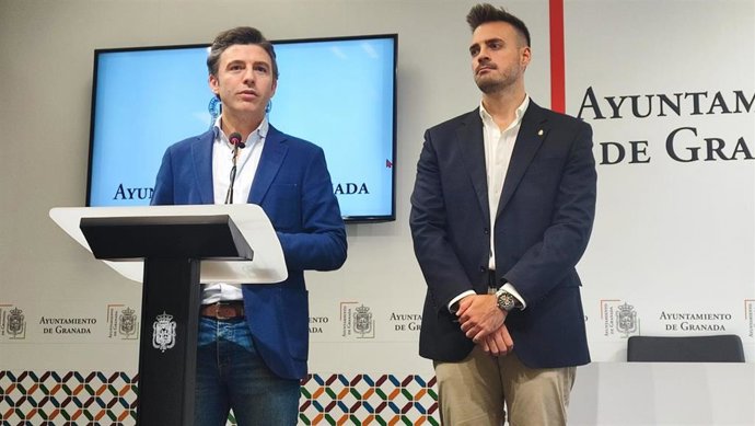 El portavoz del equipo de gobierno en el Ayuntamiento de Granada, Jorge Saavedra (PP), en rueda de prensa.