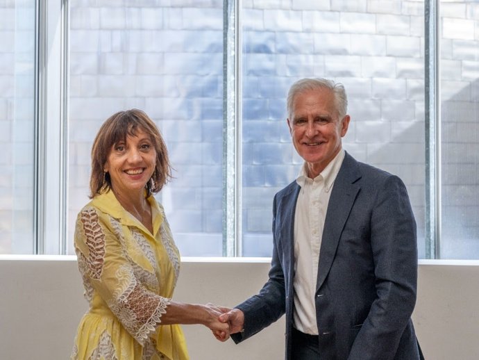 La rectora de la UPV/EHU, Eva Ferreira, y el el director general del Museo Guggenheim Bilbao, Juan Ignacio Vidarte.
