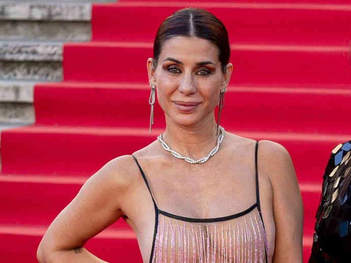 Elena Tablada  en la alfombra roja de la Primera edición de los Premios de la Academia de la Moda Española, en la escalinata de la Biblioteca Nacional de España, a 13 de junio de 2024, en Madrid (España)